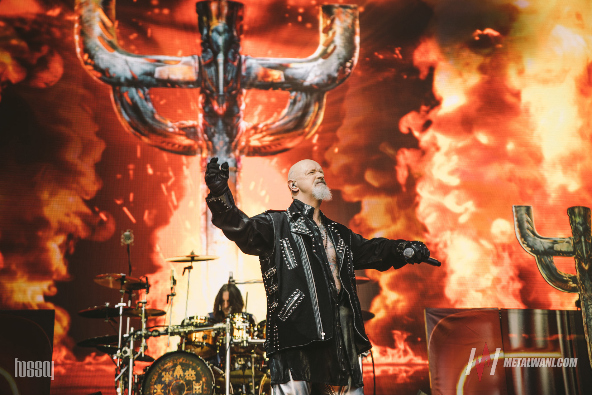 judas-priest-s-rob-halford-releases-a-statement-after-kicking-the-phone