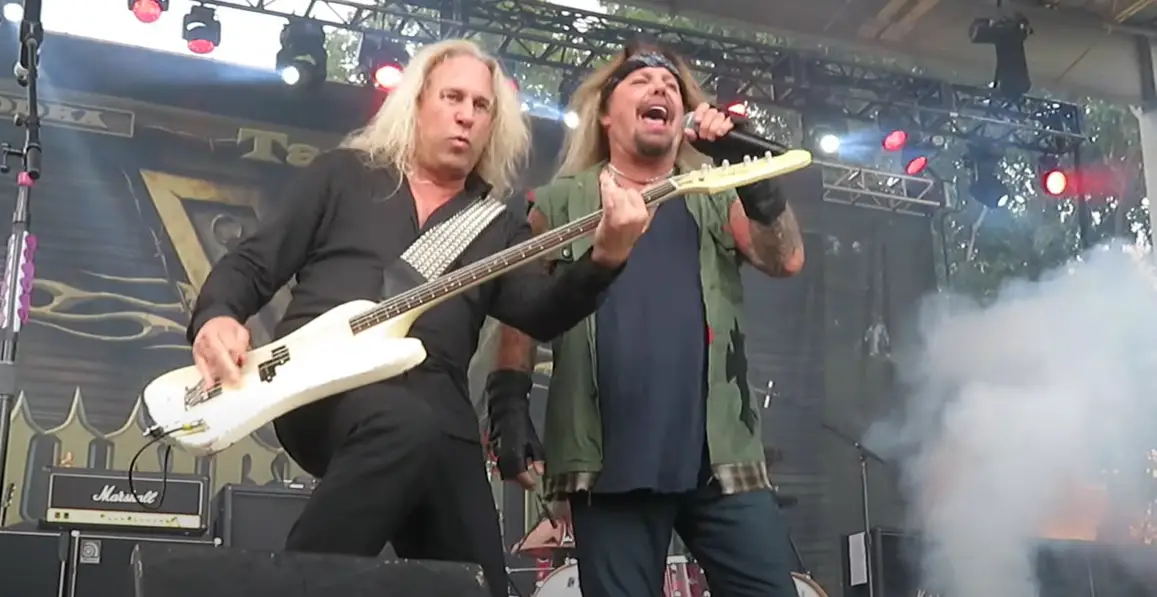 MOTLEY CRUE Fans Are Happy To See VINCE NEIL Deliver A Killer