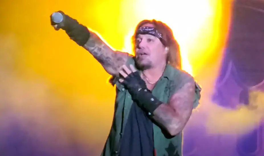 Watch VINCE NEIL Deliver His First Performance of 2023 By Butchering