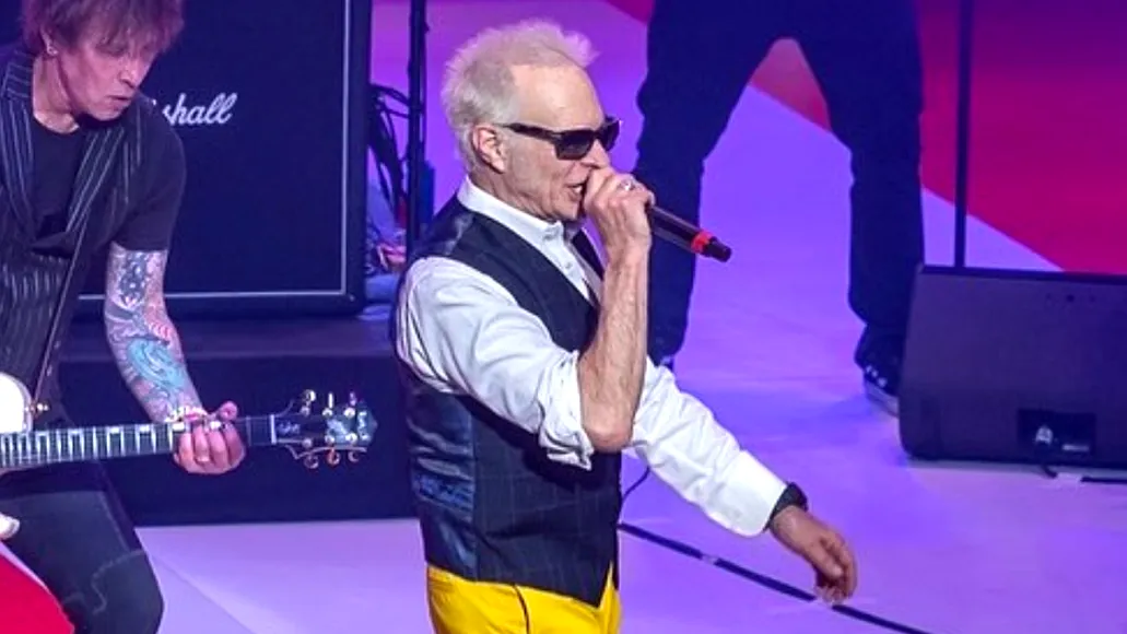 Watch DAVID LEE ROTH Butcher VAN HALEN Classic 'Panama' In Las Vegas ...